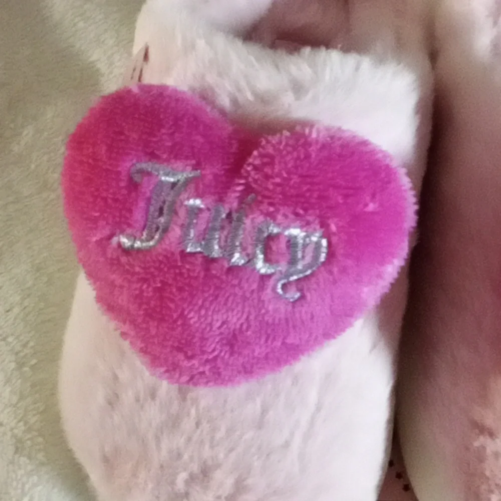 Juicy Couture Fuzzy Pink Heart Slippers SIZE 11-12 NWT